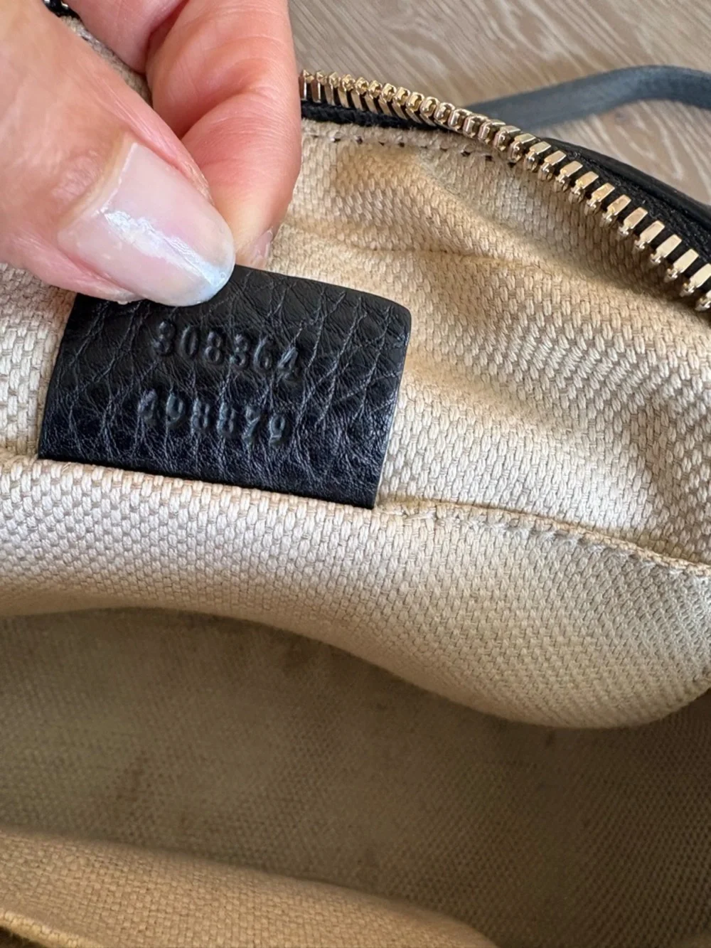 Gucci Black Soho Pebbled Leather Crossbody with Tassel - Picture 6 of 7